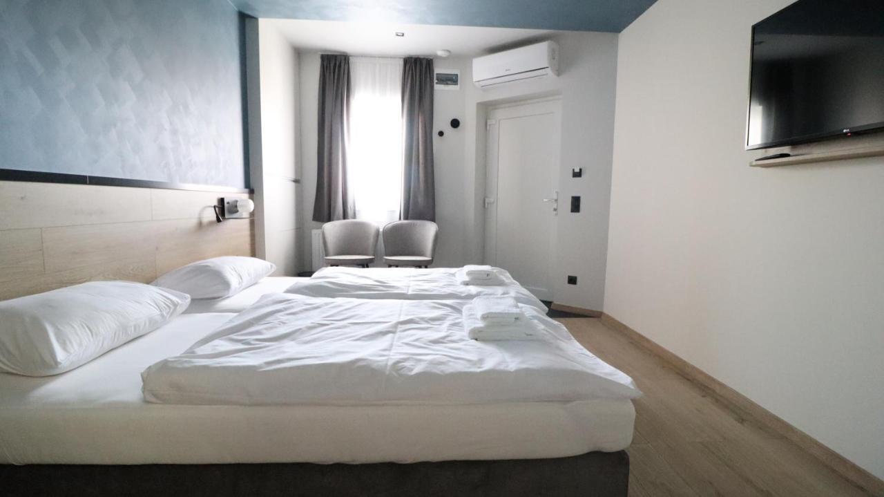 Hotel Jam Panzio Kapuvár Esterno foto