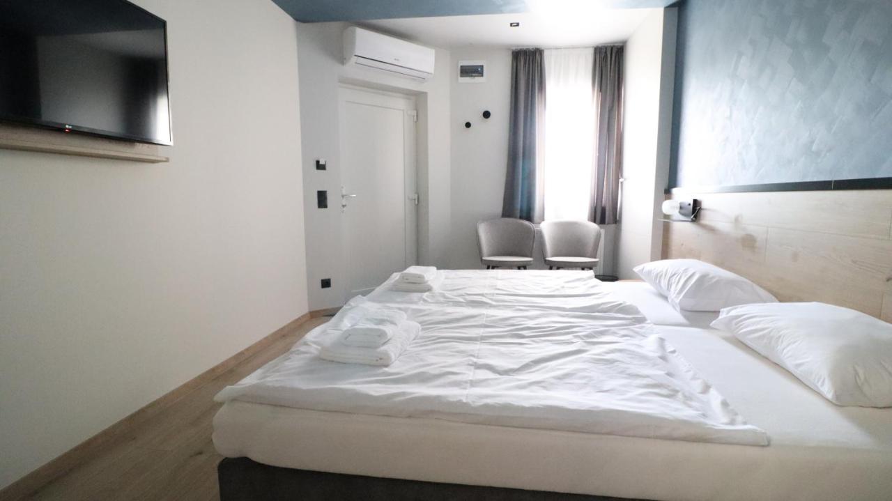 Hotel Jam Panzio Kapuvár Esterno foto
