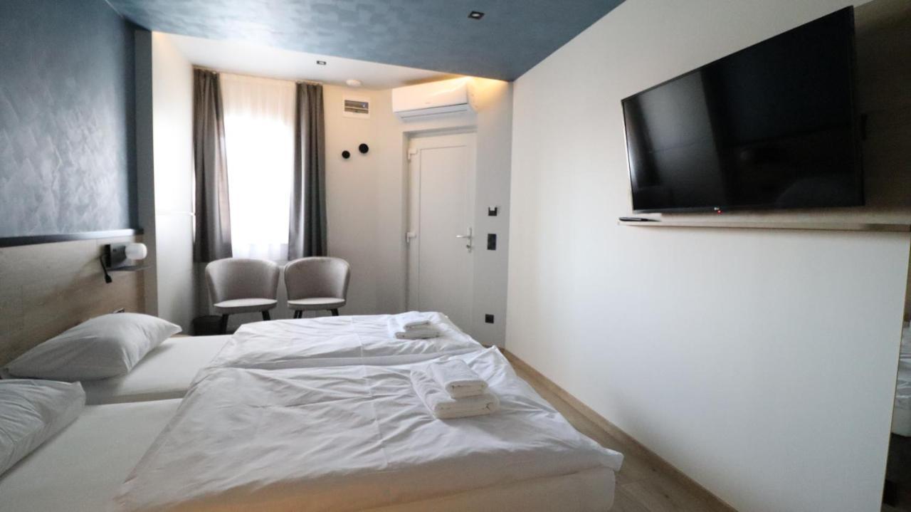 Hotel Jam Panzio Kapuvár Esterno foto