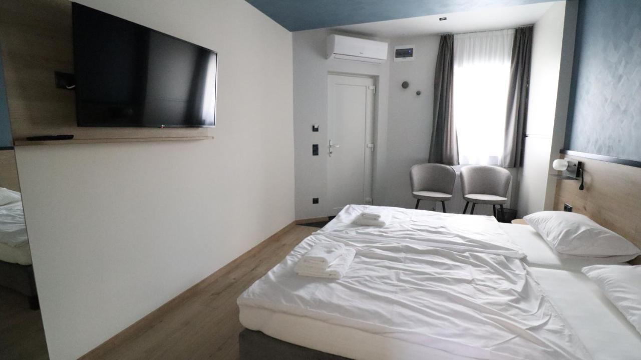 Hotel Jam Panzio Kapuvár Esterno foto