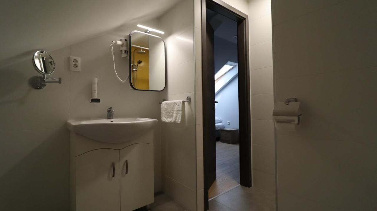 Hotel Jam Panzio Kapuvár Esterno foto