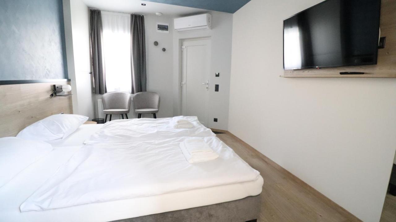 Hotel Jam Panzio Kapuvár Esterno foto