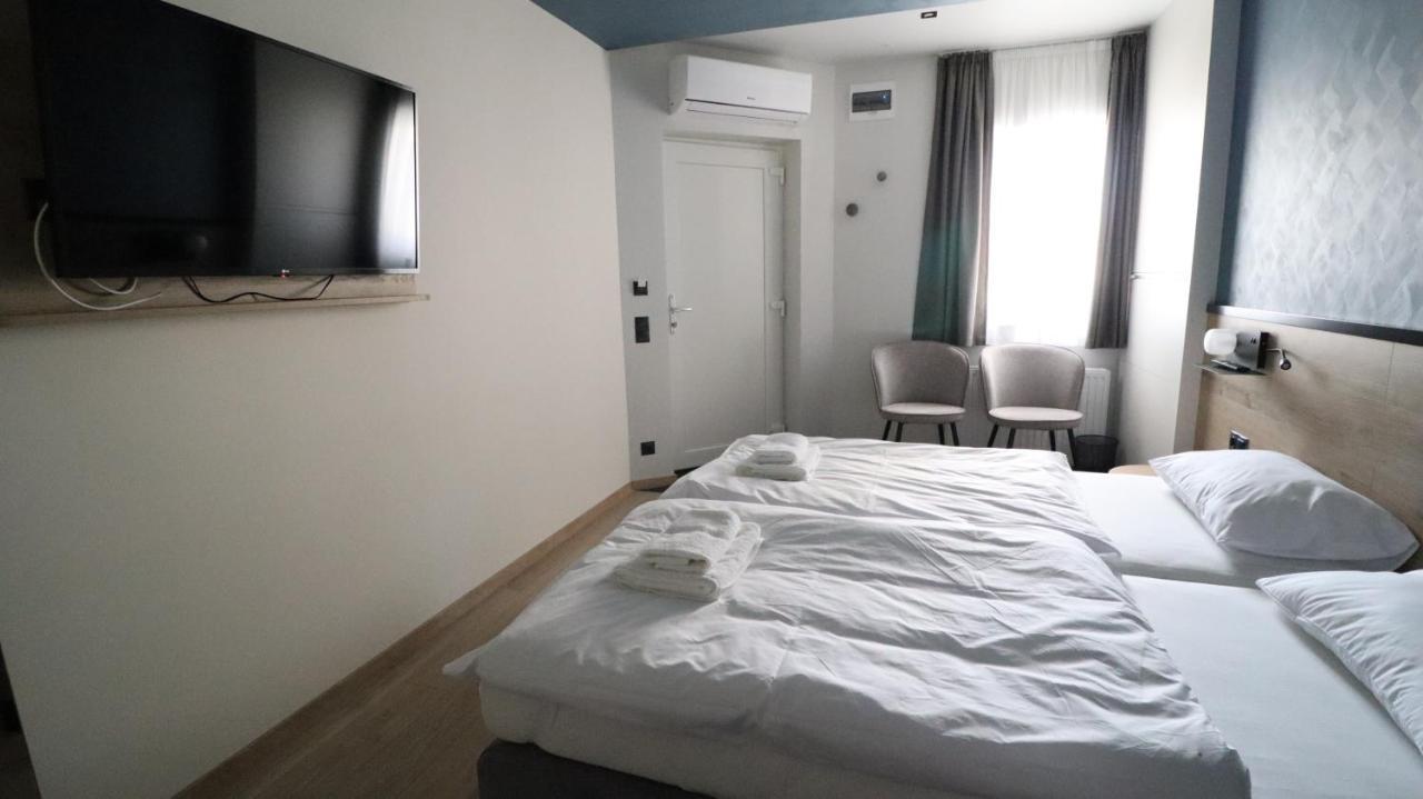Hotel Jam Panzio Kapuvár Esterno foto